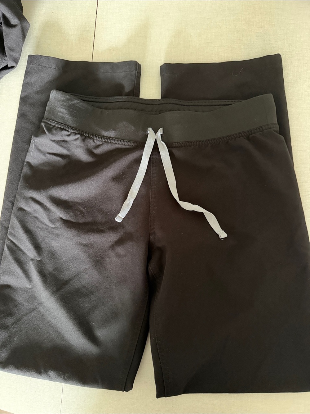 Black Figs Livingston scrub pants